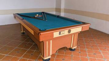 House, 5 Bedrooms, Smoking, Private Pool | Games room