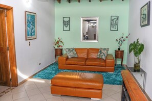 House, 5 Bedrooms, Smoking, Private Pool | Living room