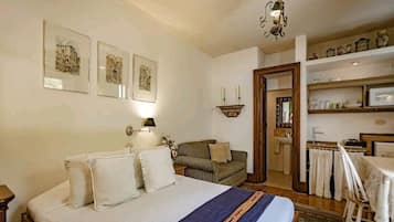 1 slaapkamer, een strijkplank/strijkijzer, wifi, beddengoed