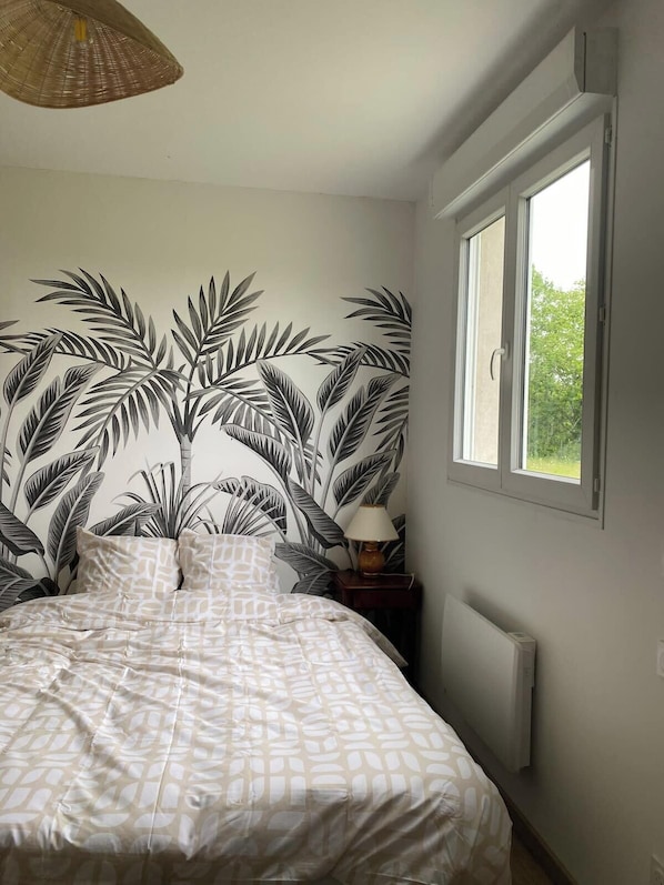 3 bedrooms, iron/ironing board, WiFi, bed sheets