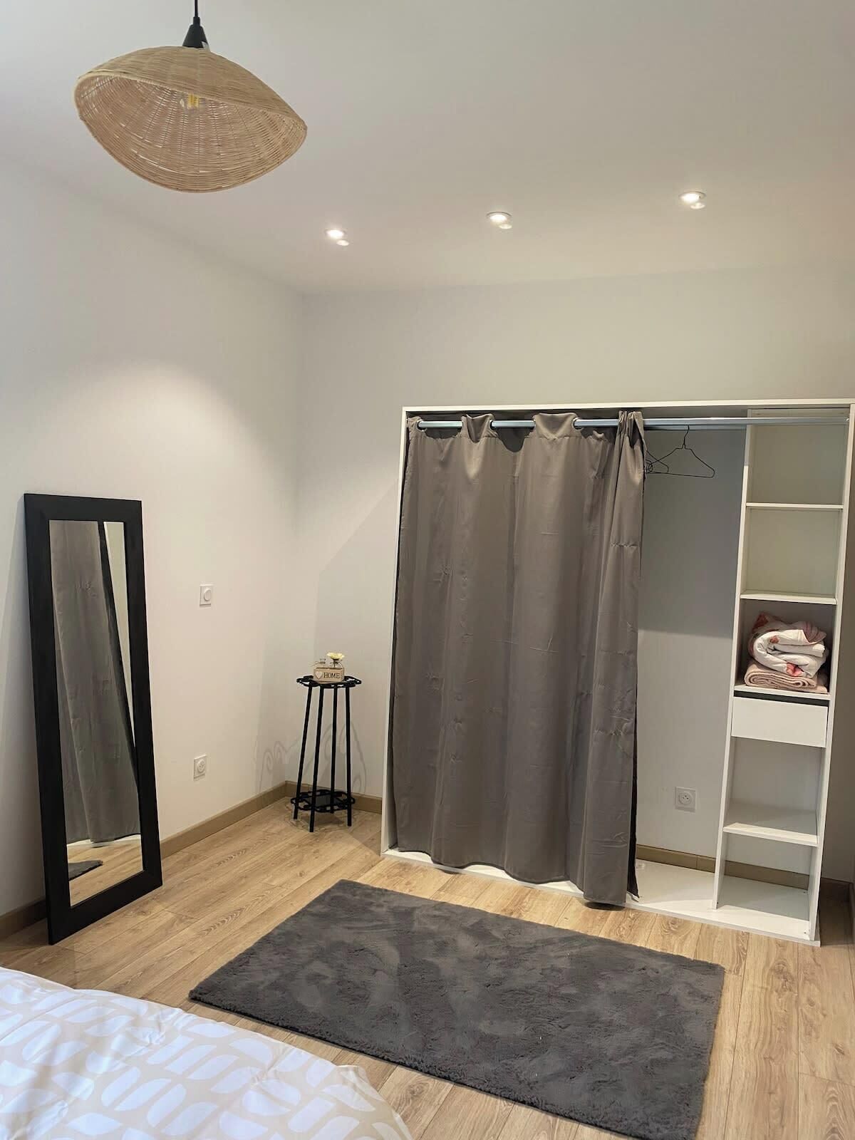 3 chambres, fer et planche à repasser, Wi-Fi, draps fournis