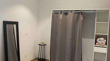 3 dormitoris, planxa i posts de planxar, wifi i roba de llit