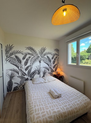 3 bedrooms, iron/ironing board, WiFi, bed sheets