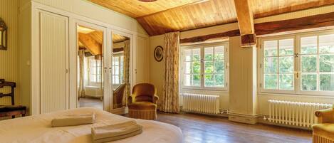 8 chambres, fer et planche Ă repasser, literie fournie