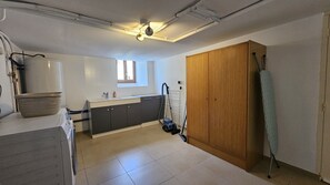 Fridge, microwave, dishwasher, coffee/tea maker