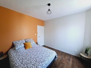 3 bedrooms, iron/ironing board, travel crib, WiFi