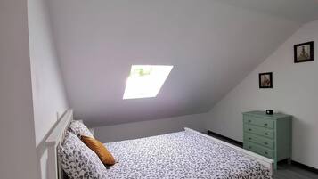 Bügeleisen/Bügelbrett, Reisekinderbett, WLAN, Bettwäsche