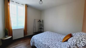 3 slaapkamers, een strijkplank/strijkijzer, reisbedje, wifi