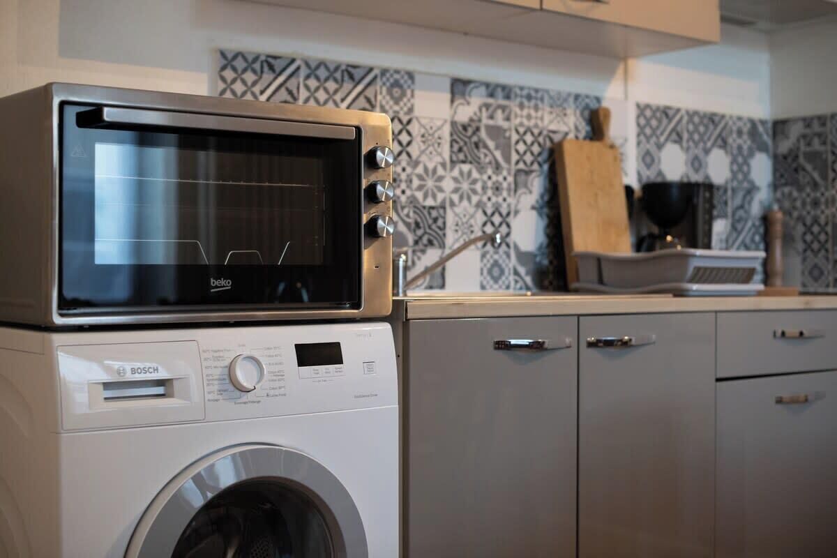 Refrigerador, microondas, horno y parrilla de estufa 