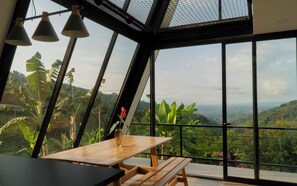 Familienchalet, Balkon, Talblick | Pillowtop-Betten, Minibar, Zimmersafe, Bügeleisen/Bügelbrett