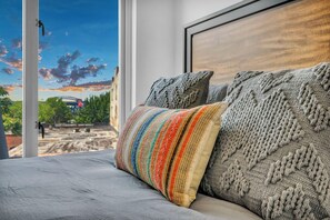 2 habitaciones, tabla de planchar con plancha, wifi y ropa de cama