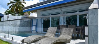 Two private beachfront houses, sleeps 12, kayaks, private heated pools