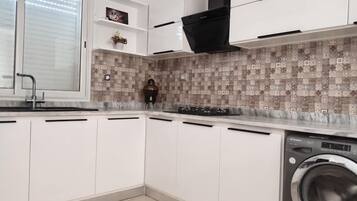 Micro-ondes, four, plaque de cuisson