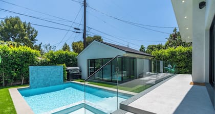 Modern Poolside Paradise in Sherman Oaks