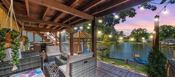 Rock N’ Roll Lake Haus: Lakefront, Kayaks, Decks