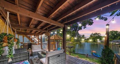 Rock N’ Roll Lake Haus: Lakefront, Kayaks, Decks