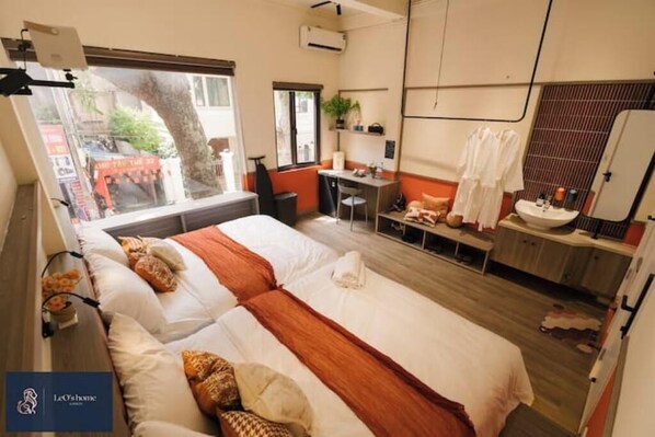 3 bedrooms, iron/ironing board, Internet, bed sheets