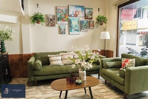 المنشأة من الداخل