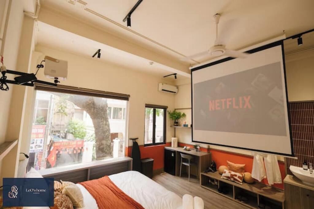 2 bedrooms, iron/ironing board, internet, bed sheets