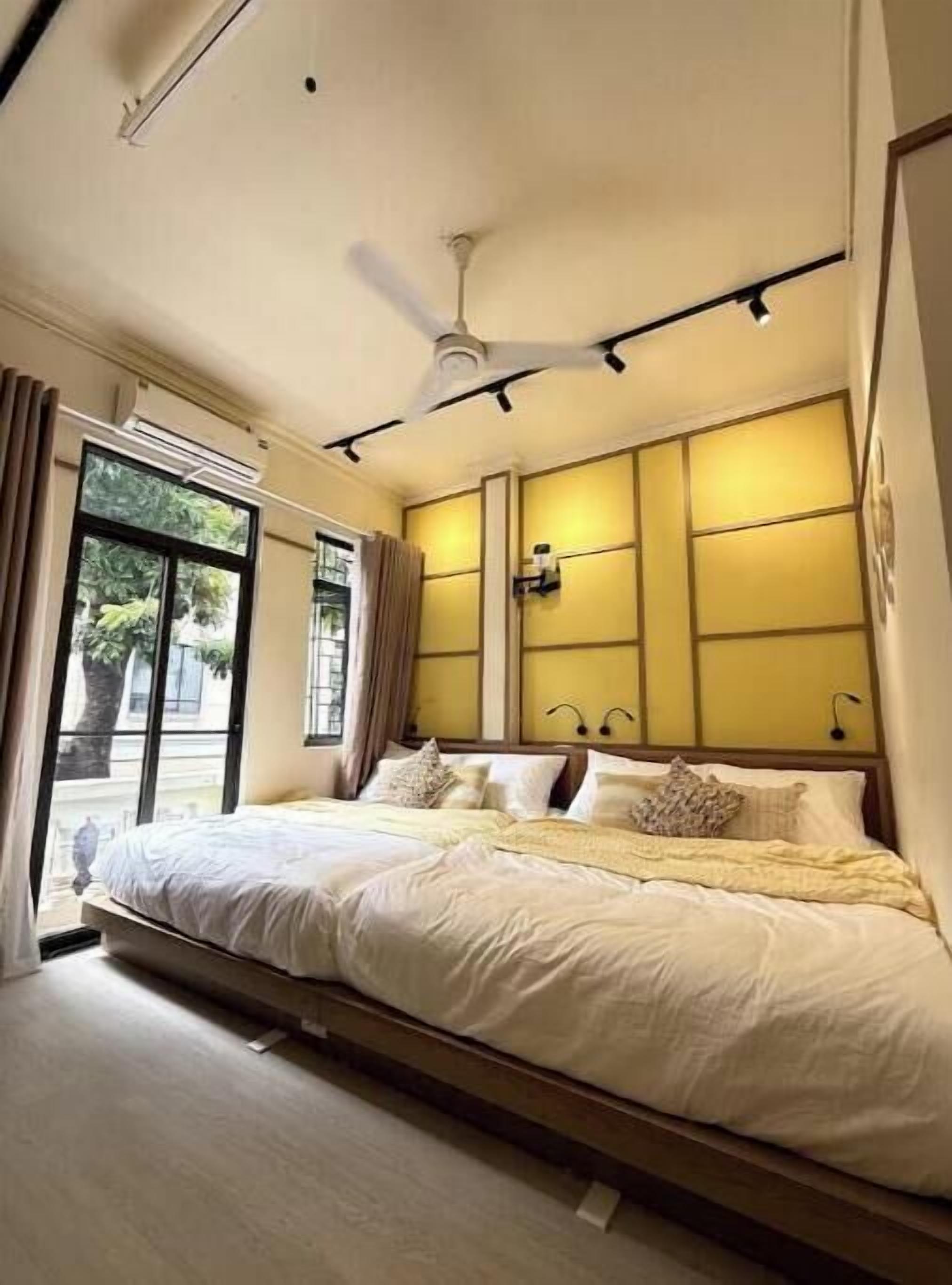 3 bedrooms, iron/ironing board, internet, bed sheets