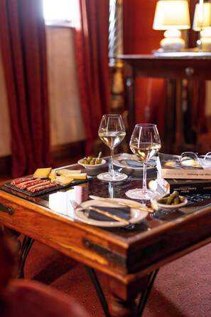 Grand-Zimmer | Hochwertige Bettwaren, Minibar (mit einigen kostenlosen Artikeln)