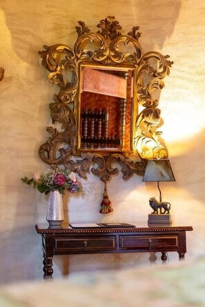 Deluxe Room | Minibar, in-room safe, blackout drapes, soundproofing