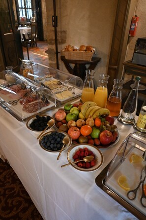 Desayuno buffet todos los días (con cargo) 