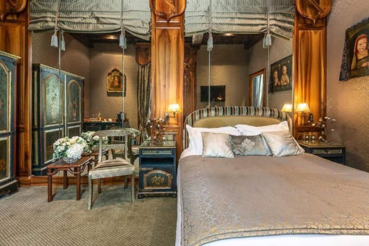 غرفة ديلوكس - منظر للحديقة | خزنة داخل الغرفة وستائر تعتيم وتجهيزات عازلة للصوت ومكواة/لوح كي