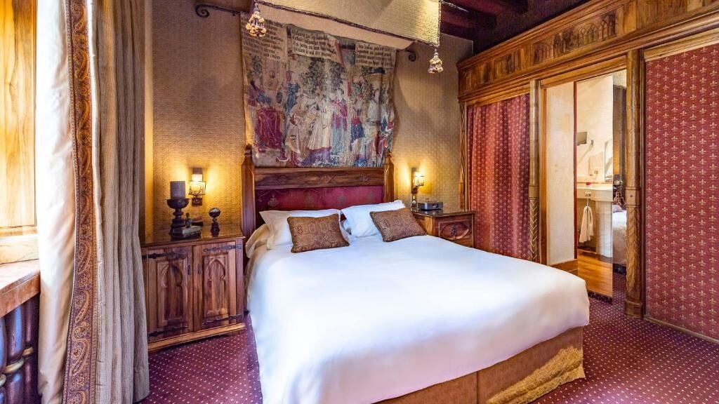 Ropa de cama de alta calidad y minibar 