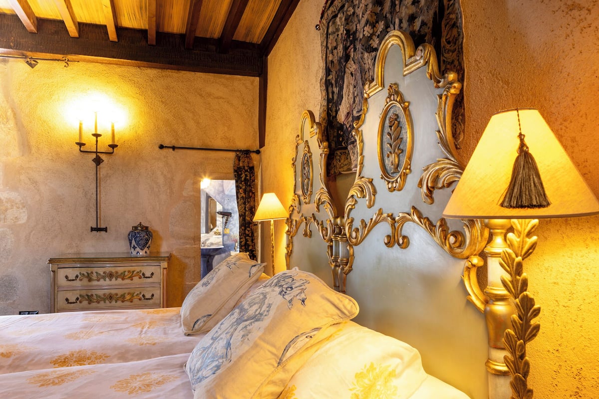 In-room safe, blackout curtains, soundproofing, iron/ironing board