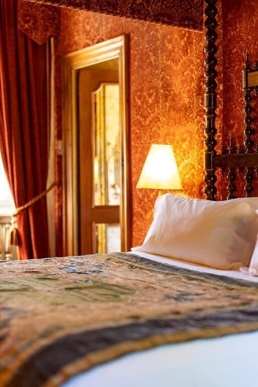 Ropa de cama de alta calidad y minibar 