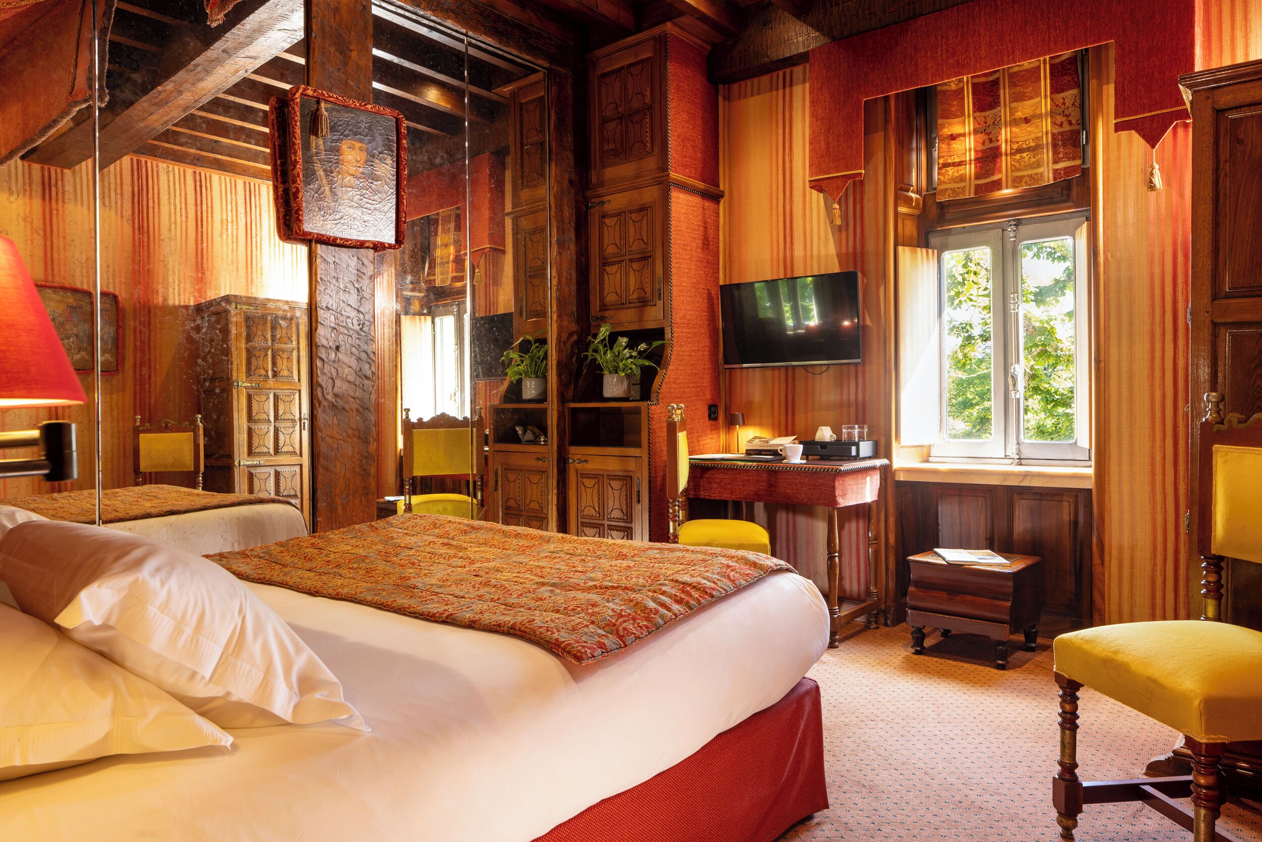 Ropa de cama de alta calidad y minibar 