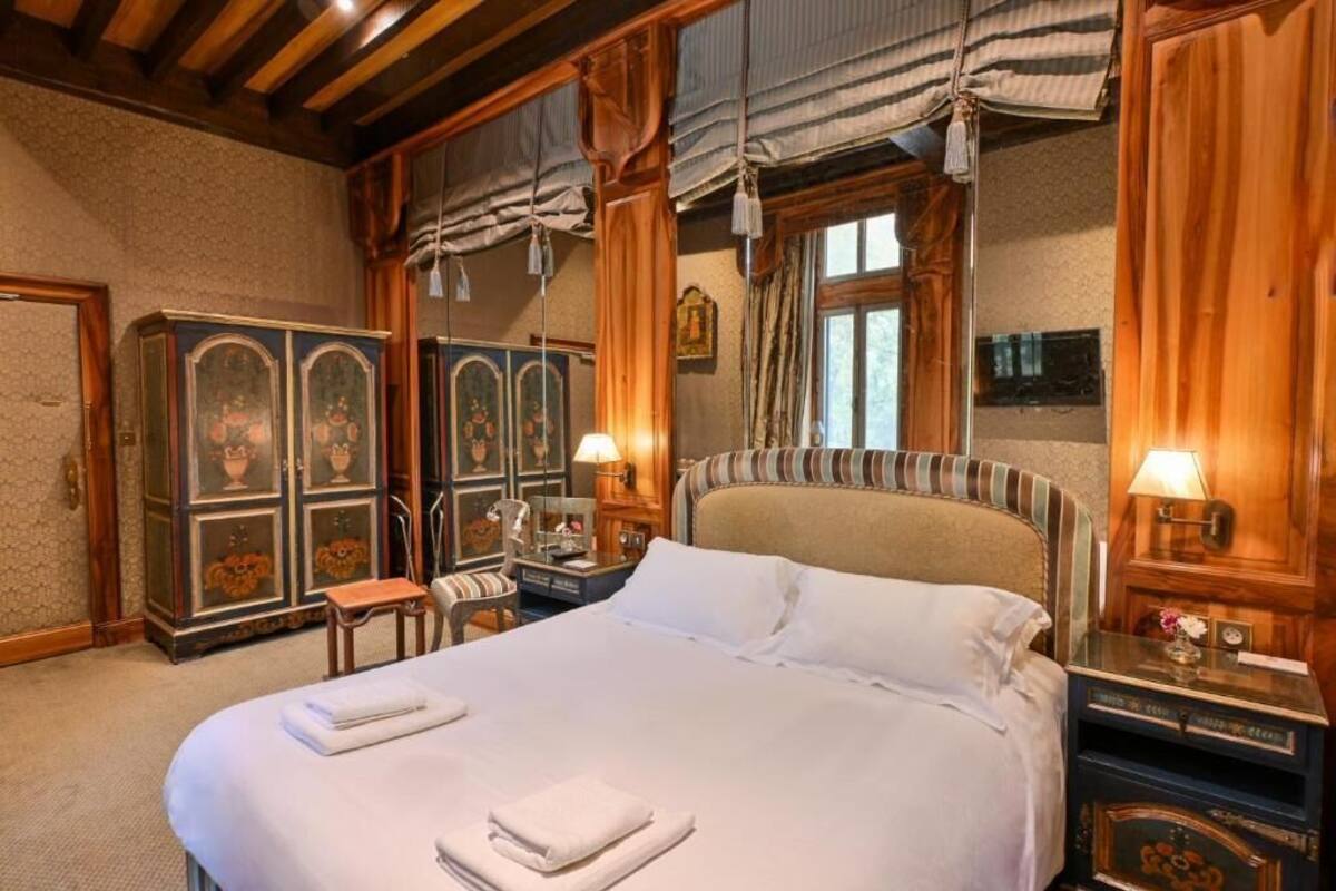 Ropa de cama de alta calidad y artículos del minibar gratis 
