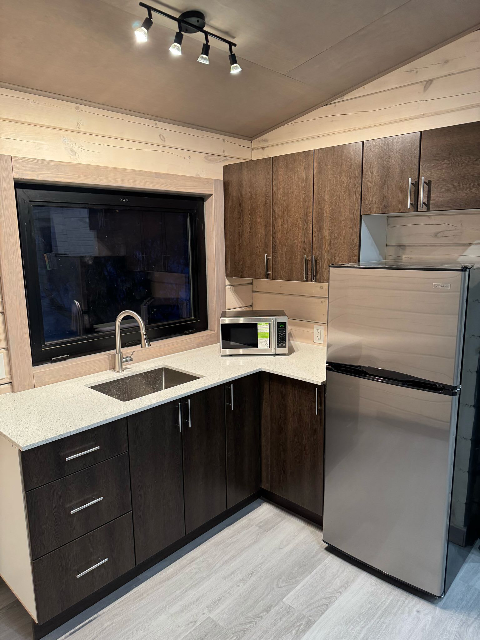 Fridge, microwave, stovetop, cookware/dishes/utensils