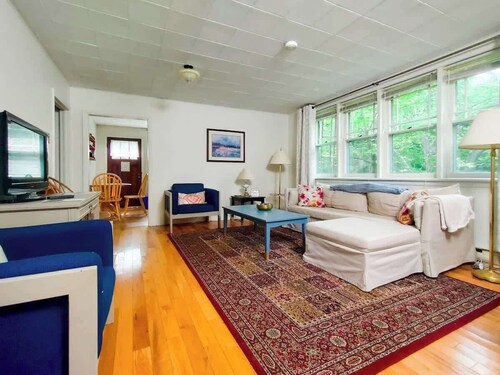 Cobblestone  2-Bedroom Cottage #2 "Graham"