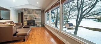 6 Bedroom Lakefront Main House in Sand Bay