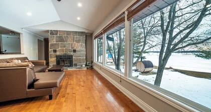 6 Bedroom Lakefront Main House in Sand Bay