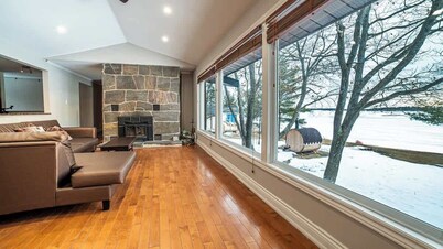 6 Bedroom Lakefront Main House in Sand Bay
