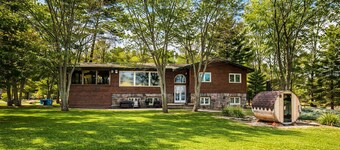 6 Bedroom Lakefront Main House in Sand Bay