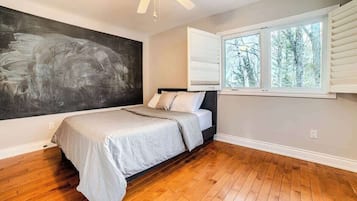 6 bedrooms, WiFi, bed sheets