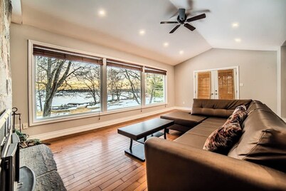 6 Bedroom Lakefront Main House in Sand Bay