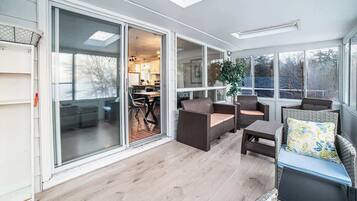 Televisie en een open haard