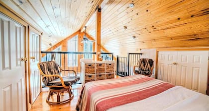 Muskoka Lakefront 3-bdrm Chalet #90