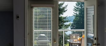 Muskoka Lakefront 4-bdrm Guest House