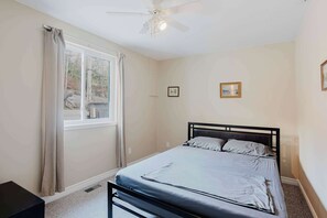 4 bedrooms, WiFi, bed sheets