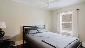 4 bedrooms, WiFi, bed sheets