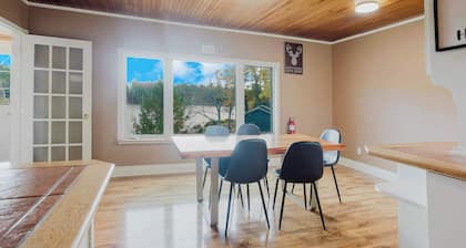 Muskoka Lakeside Retreat - 4-Bedroom House with Beach Access