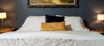 Cobblestone 2-Bedroom Cottage #3 "Adams"