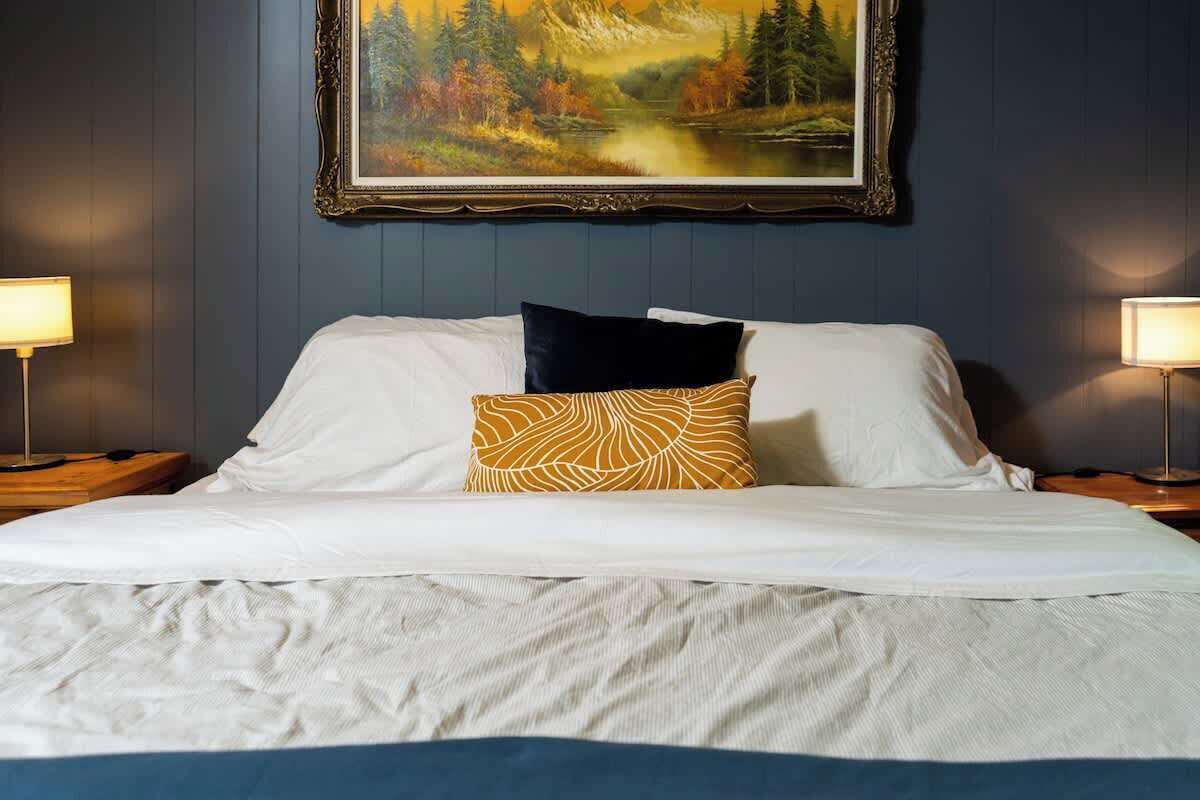 2 bedrooms, bed sheets