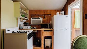 Fridge, stovetop, electric kettle, toaster